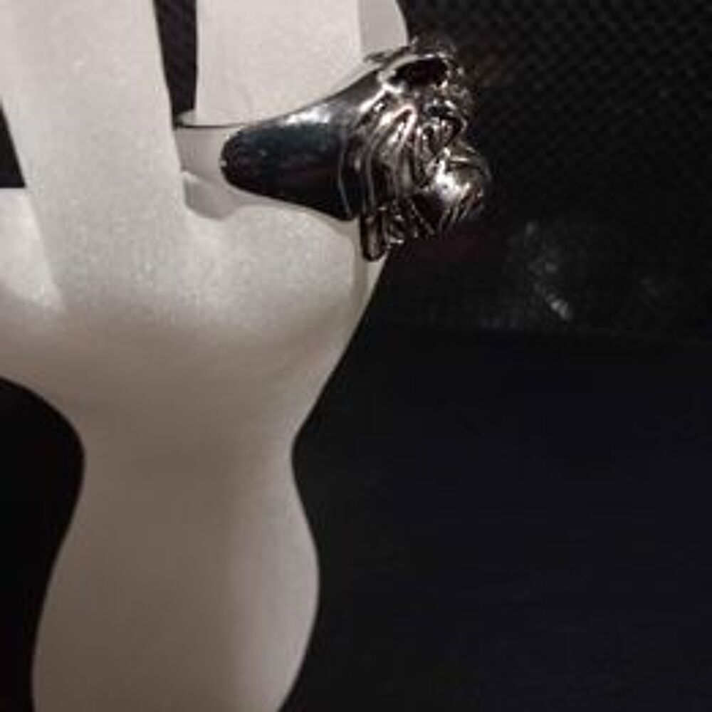 Bague avec t&ecirc;te de tigre Bijoux et montres