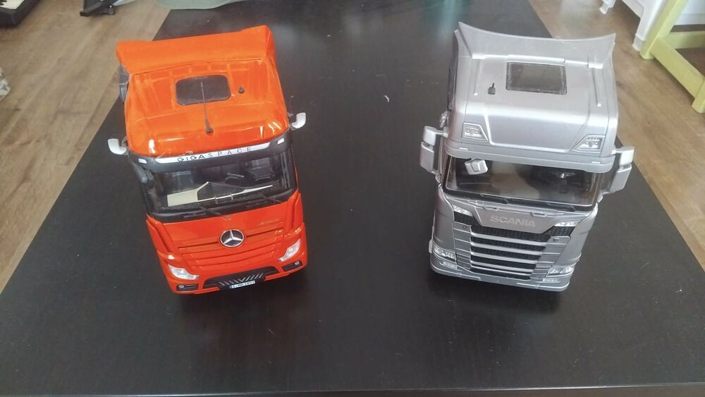  2 camions de collection, en tres bon etat Décoration