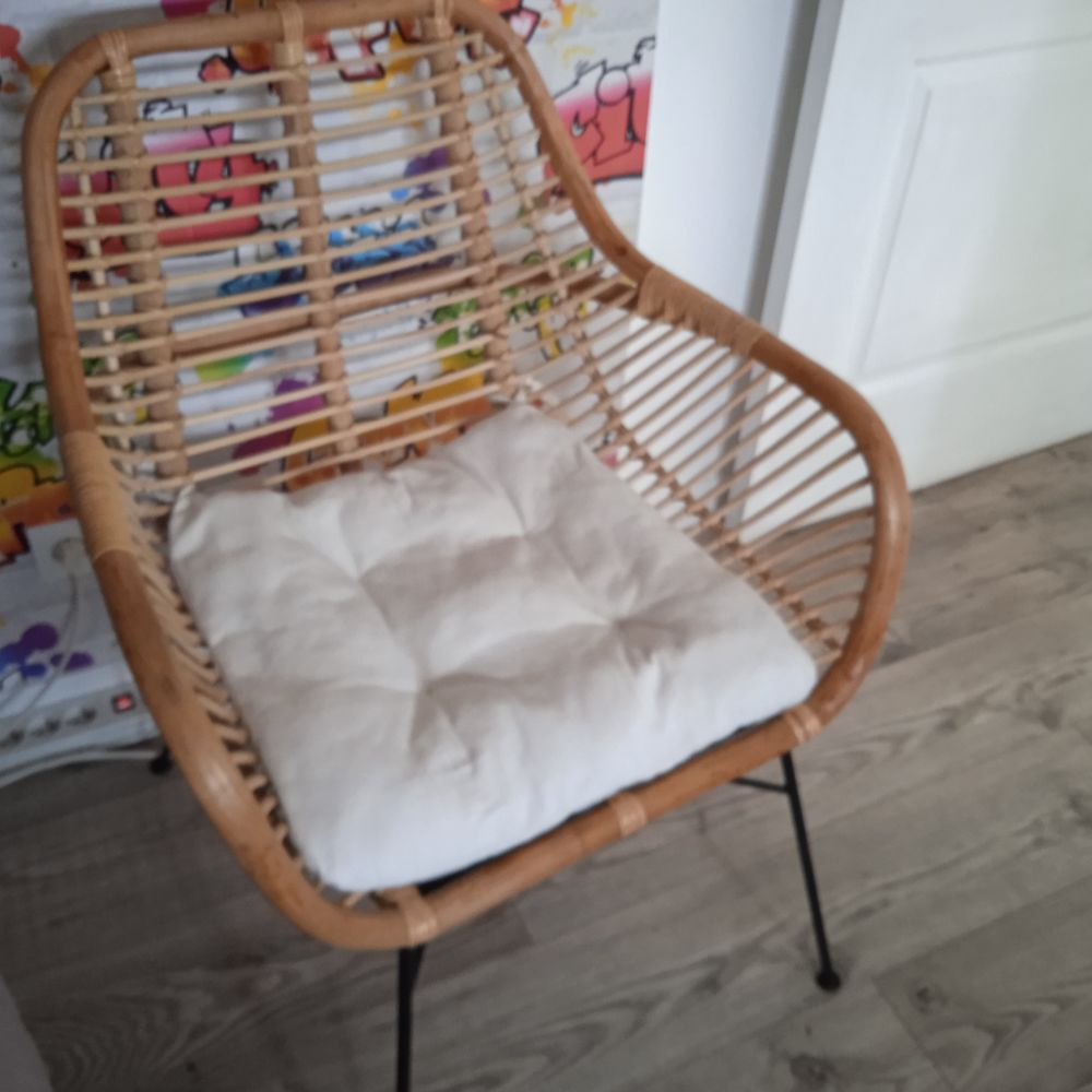 fauteuil osier avec coussin blanc tr&egrave;s bon &eacute;tat Meubles