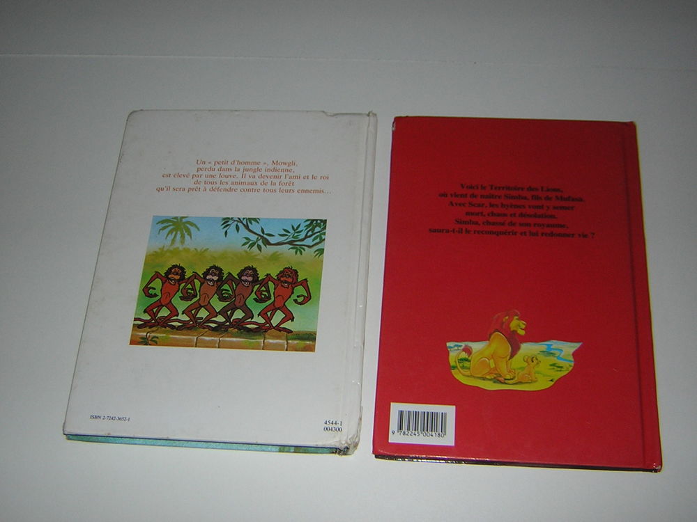 2 livres Le livre de la jungle (Walt Disney) + Le Roi Lion ( Livres et BD