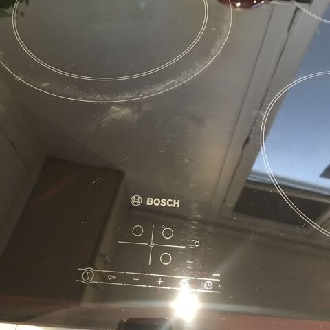 plaque vitrocramique, marque Bosch .
95 Neuilly-sur-Seine (92)