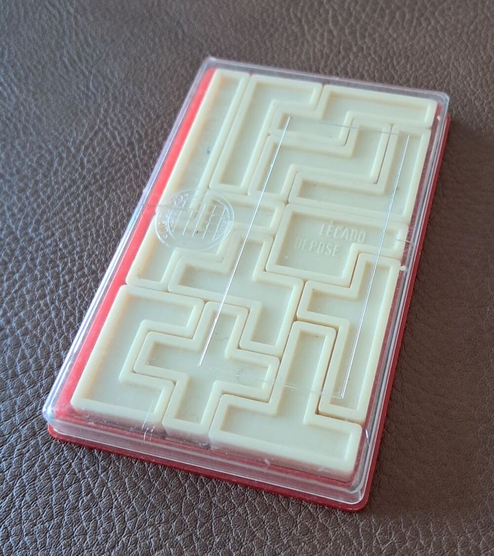 ancien casse t&ecirc;te vintage ann&eacute;es 60 70 en plastique tetris 