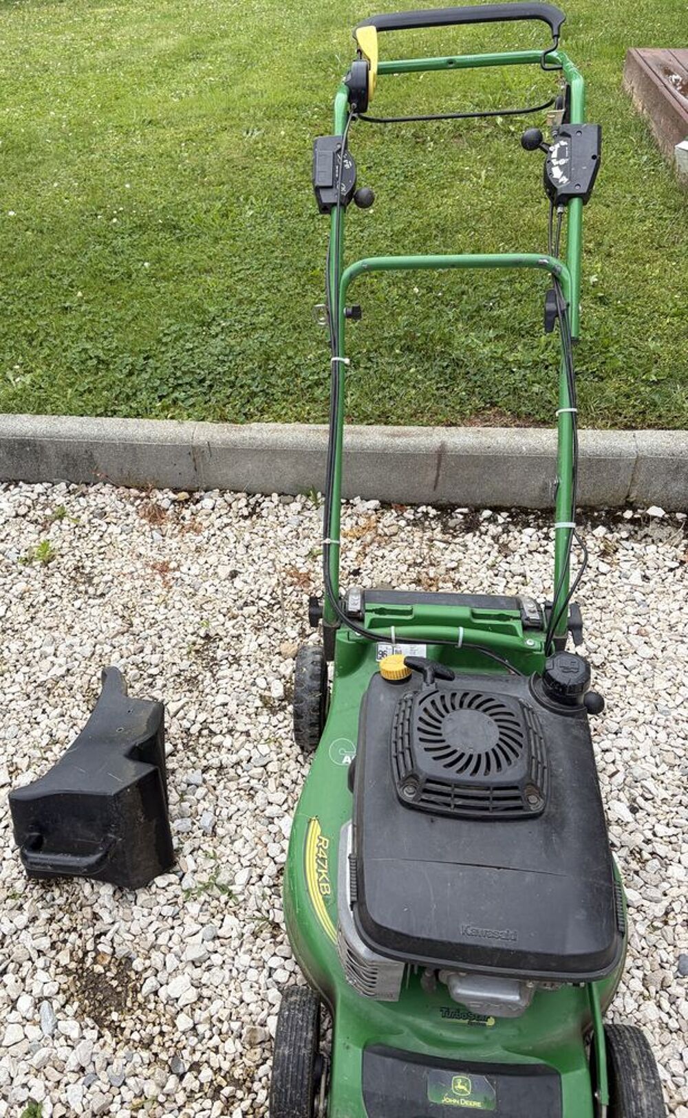 Tondeuse 40 cm John Deere.
Jardin