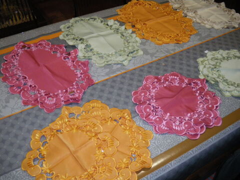 16 napperons satins de plusieurs coloris 5 Cals (46)