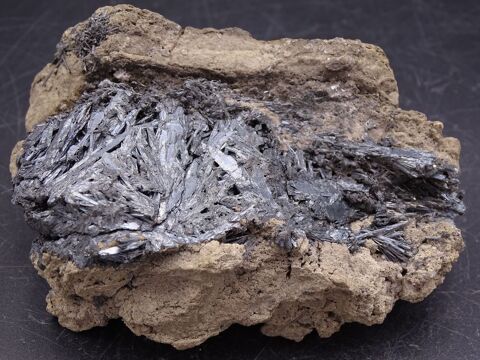 Stibine sur gangue , Roumanie 323gr 99 x 86 x 46 mm 75 Moyenmoutier (88)