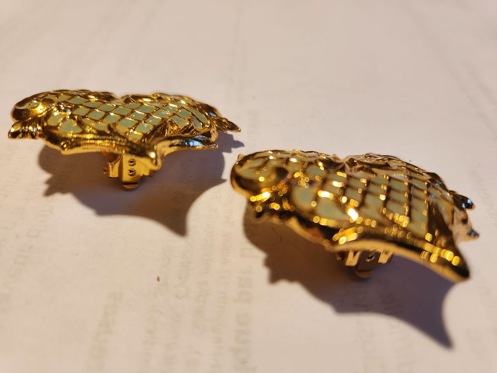 BO Clip C?ur dor&eacute; croisillons &eacute;maill&eacute; bleu Christian LACROIX Bijoux et montres