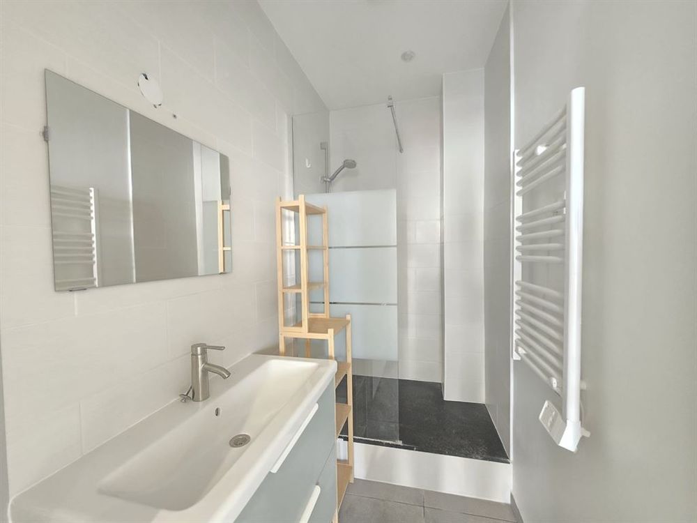 Location Appartement 3 pièces LUMINEUX Les lilas