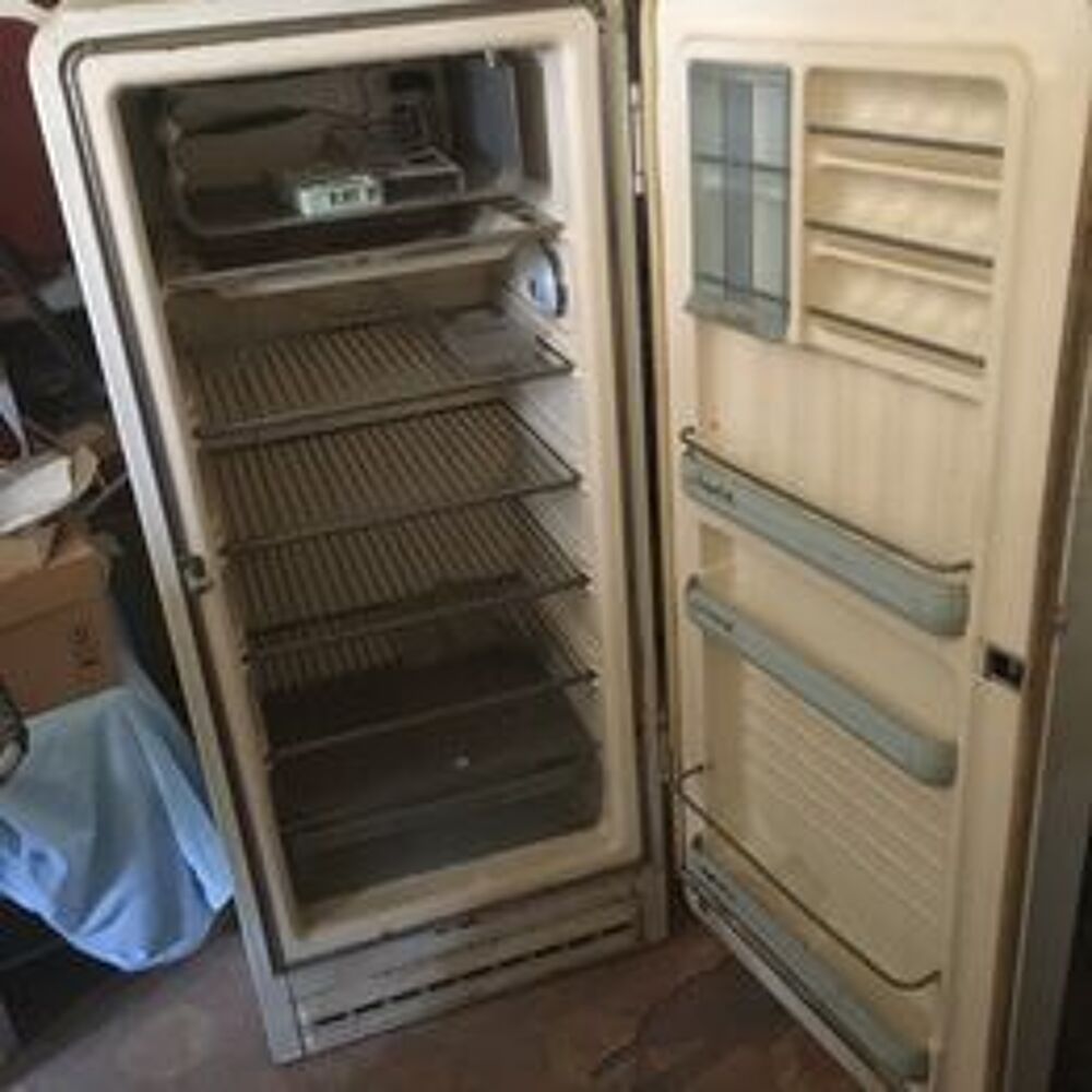 R&eacute;frig&eacute;rateur/frigo/frigidaire r&eacute;tro Arthur Martin De 1960
