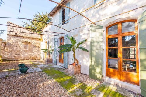   Beau Mas de caract�re au calme avec terrain arbor� clotur� Maison - 6 pi�ce(s) - 140 m�