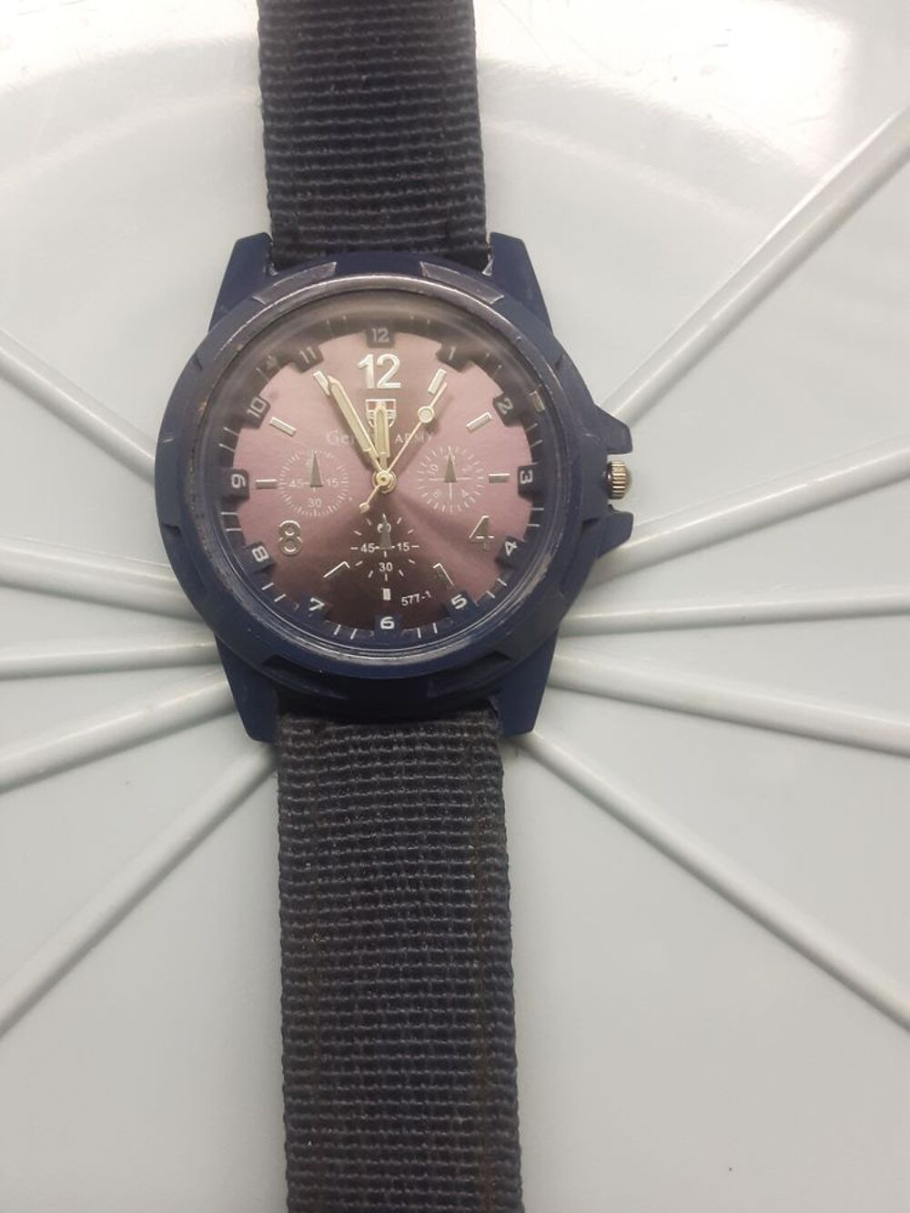 MONTRE MILITAIRE **G&Eacute;MIUS ARMY Bijoux et montres