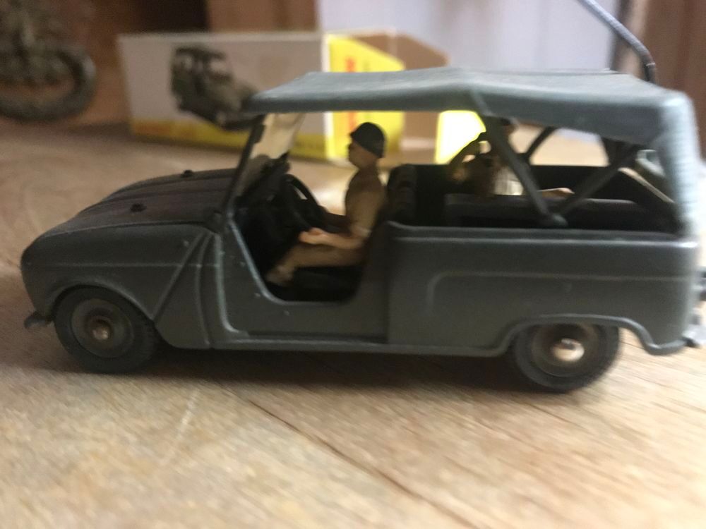 Dinky toys Sinpar 4x4 800, collector Jeux / jouets