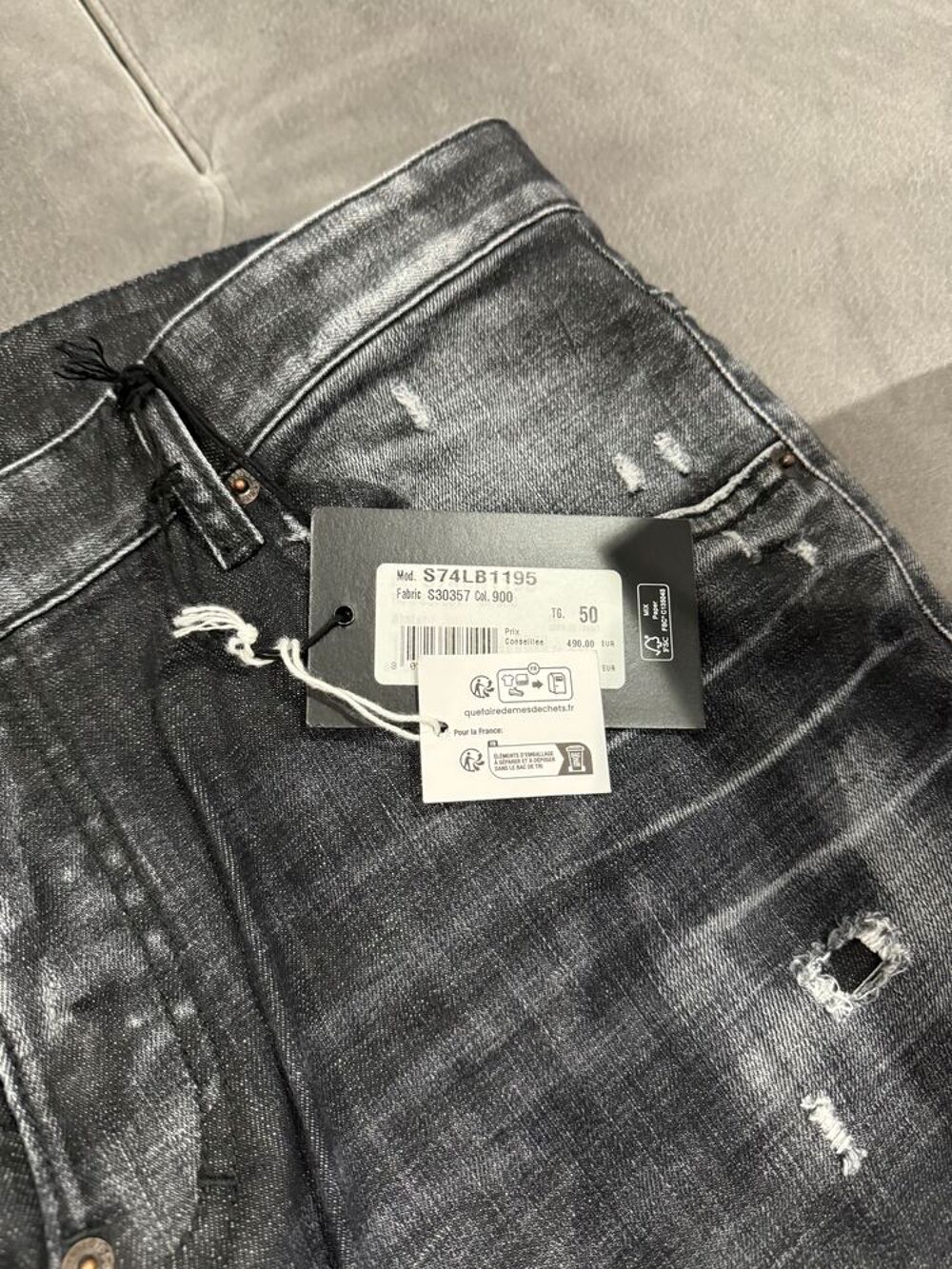 Jean dsquared2 neuf taille 50 Vtements
