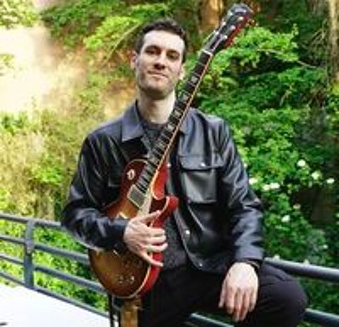   Donne cours de guitare tous niveaux en ligne ou sur Paris 3e 