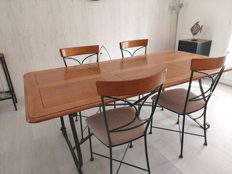 Table a manger de salon et 4 chaises.
140 Les Mathes (17)