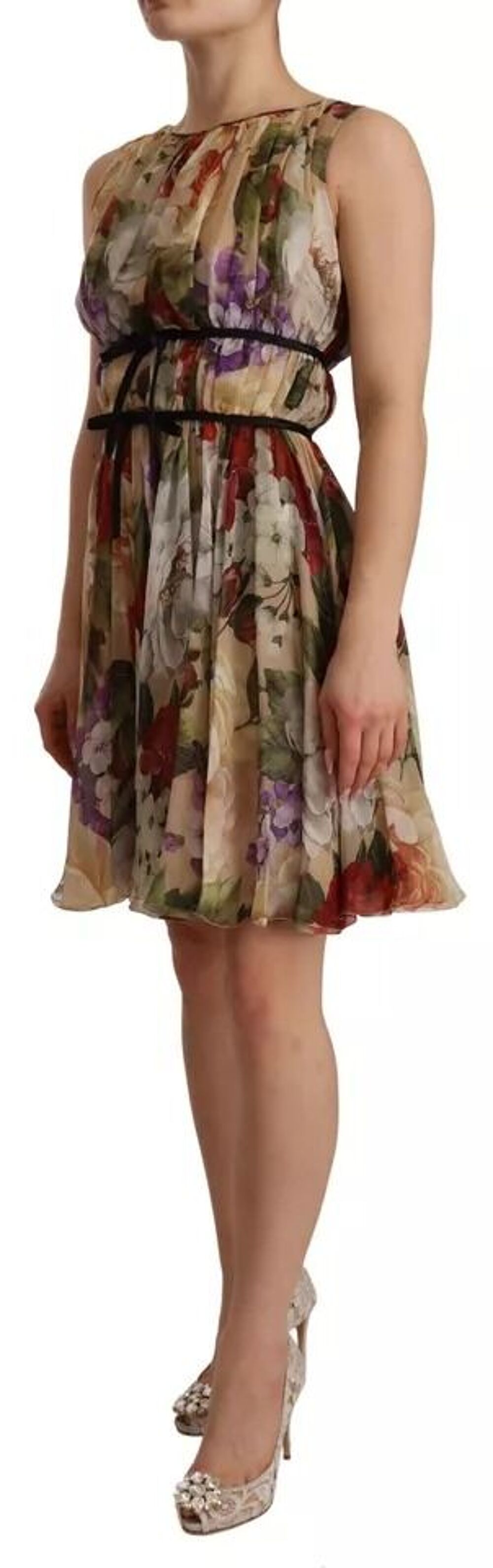 Robe mini beige &agrave; fleurs sans manches et col rond D&amp;G Vêtements