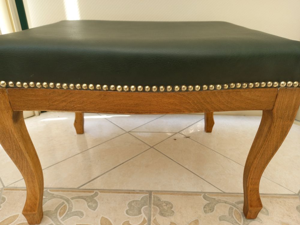 Tabouret de style. Meubles