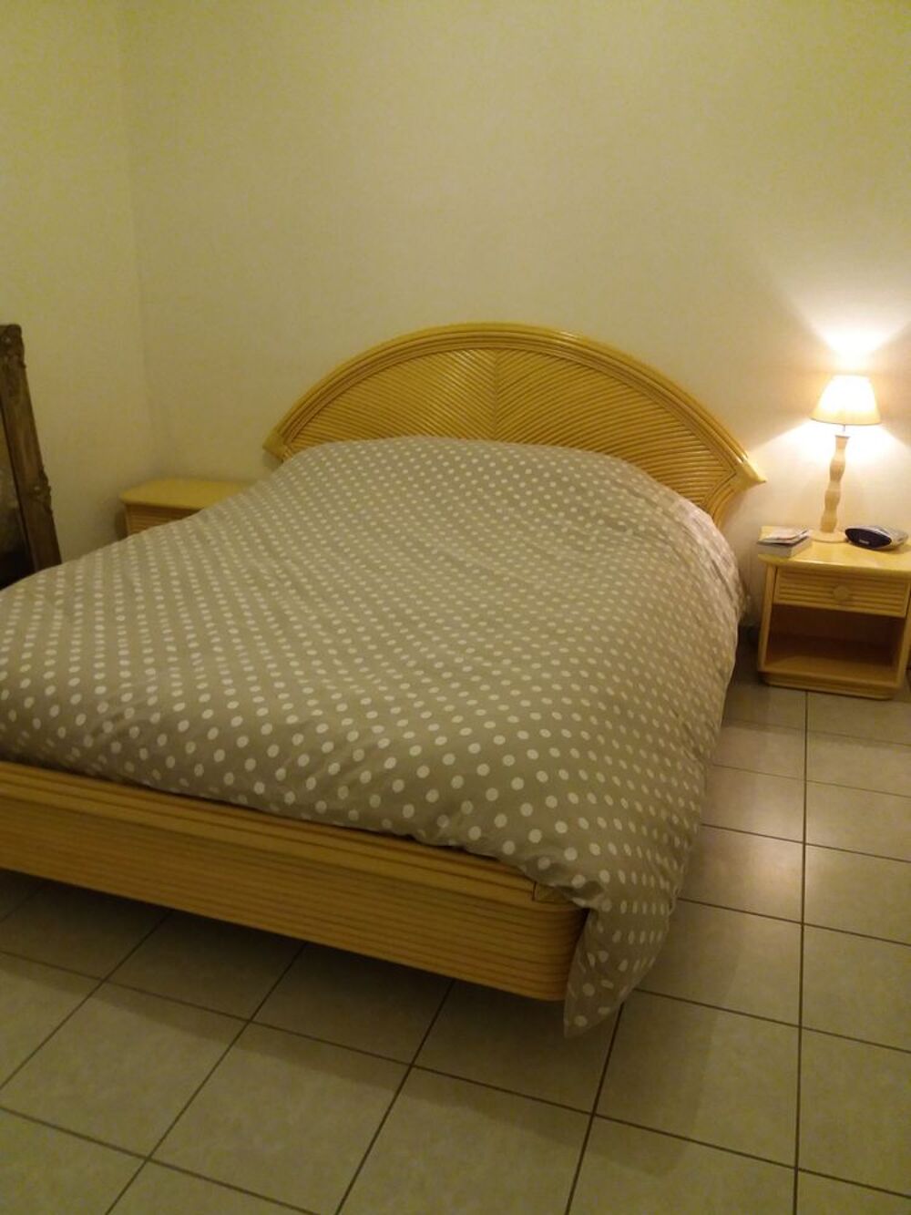 Ensemble lit et 2 chevets en rotin Meubles