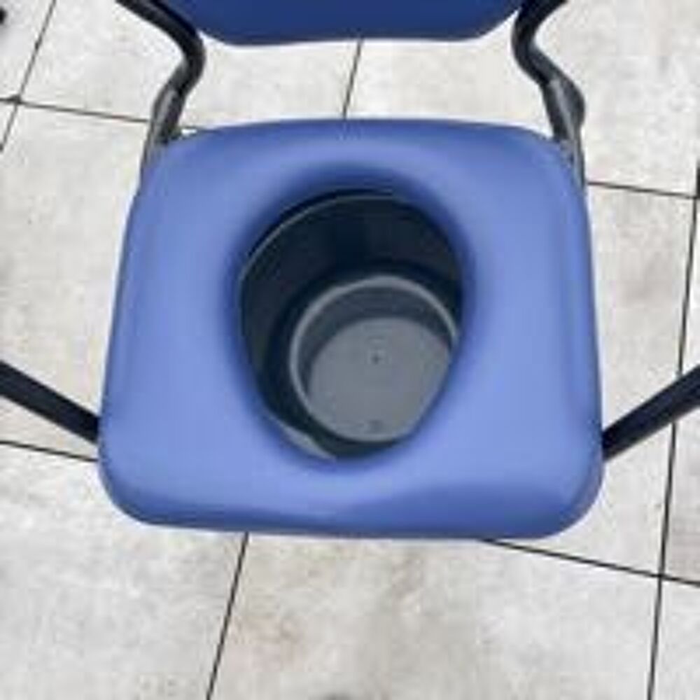 chaise perc&eacute;e &eacute;tat neuf Meubles