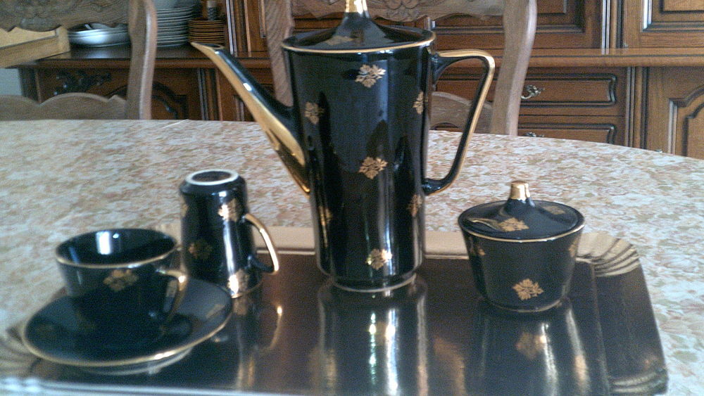 service &agrave; caf&eacute; noir Décoration