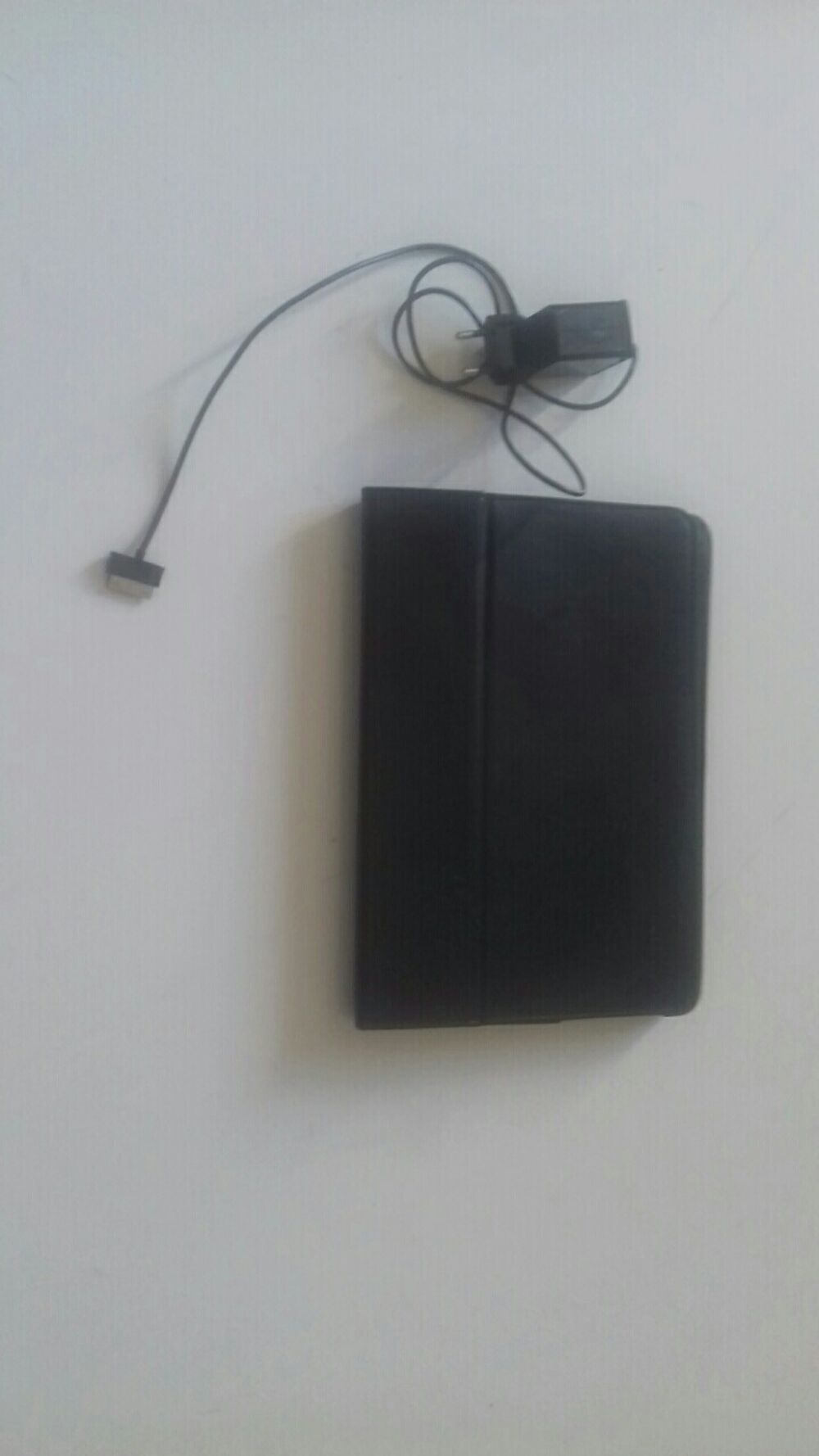 Vend une tablette tactile Samsung Galaxy tab 2,
avec house et chargeur. Matériel informatique