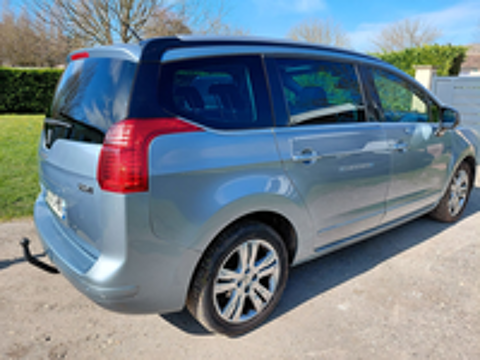 5008 2.0 HDi 150ch FAP BVM6 Premium 7pl 2010 occasion 17150 Mirambeau