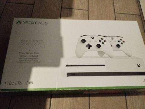 Xbox one S 1 To + 2 manettes comme neuve 150 Chamb�ry (73)