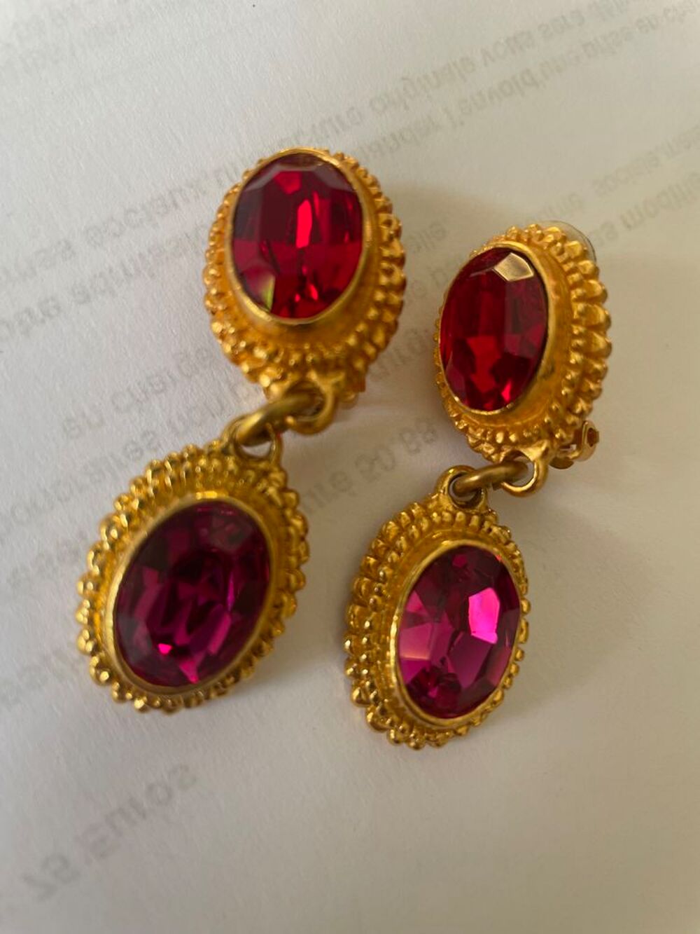 BO Clip pendante ovale perl&eacute;e Dor&eacute;e /strass Rouge/Fuchsia Bijoux et montres