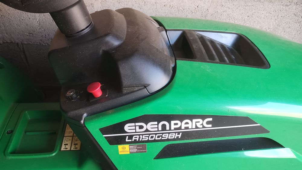 Tracteur tondeuse autoport&eacute;e Jardin