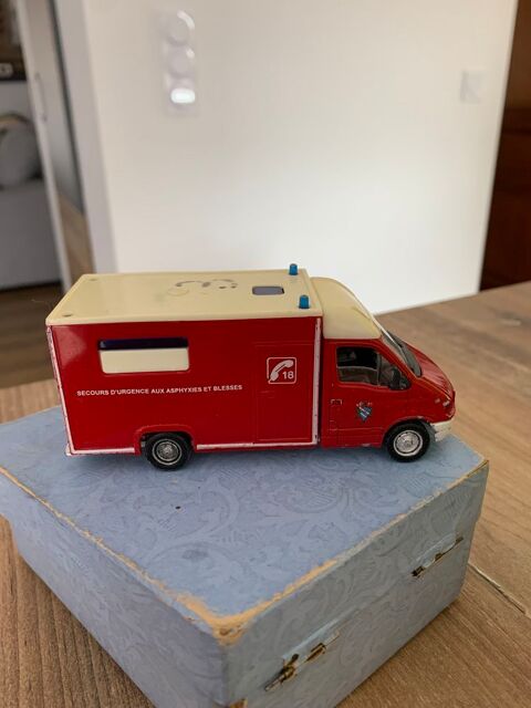Jouet vhicule miniature  Solido     Ambulance 3 Saleilles (66)