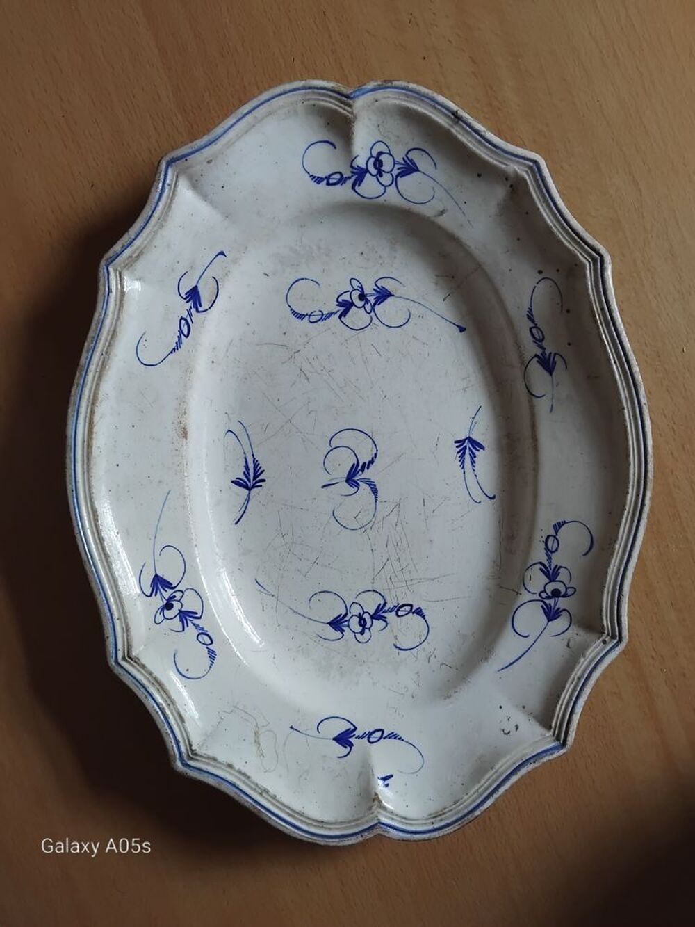 Soupi&egrave;re ancienne Soupi&egrave;re ancienne en fa&iuml;ence ? d&eacute;cor bleu 