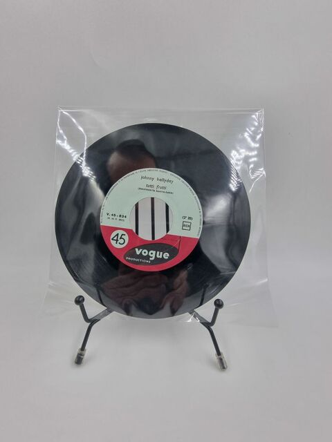 Vinyle 45 tours Johnny Hallyday : Tutti Frutti / Not Get Out 4 Vulbens (74)