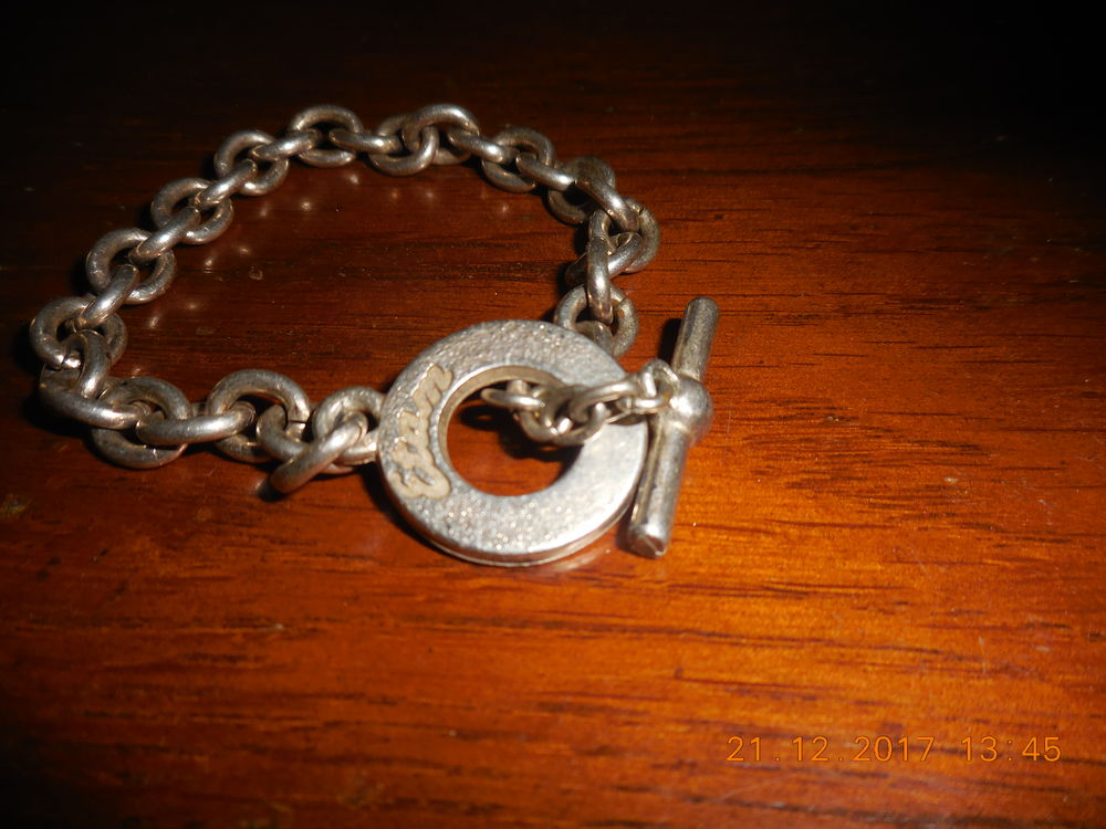 bracelet &eacute;tam Bijoux et montres