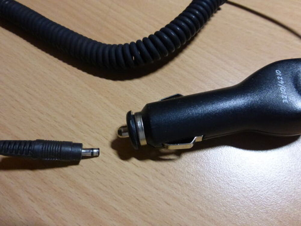 CHARGEUR LCH 12 allume-cigares . neuf Téléphones et tablettes