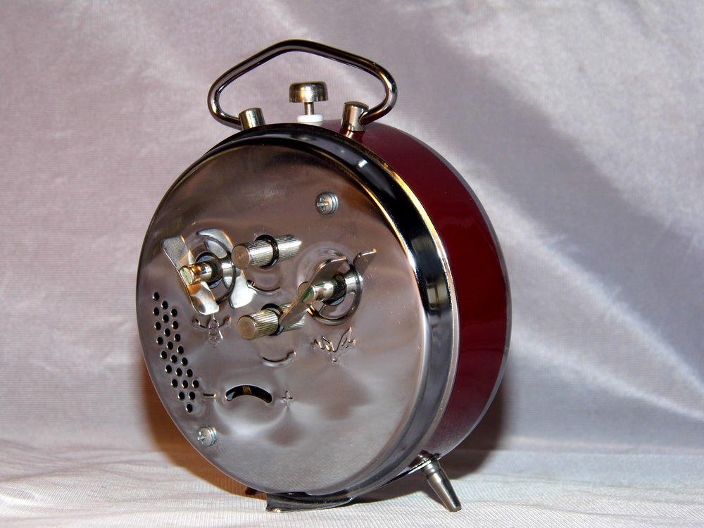 R&eacute;veil m&eacute;canique vintage SILVOZ pendule horloge 