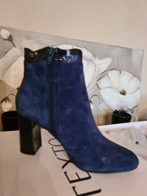Tr�s belles bottines bleues cuir.  P 39 55 Oullins (69)