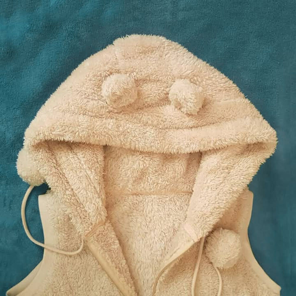 Gilet pilou, &agrave; capuche sans manche Vêtements