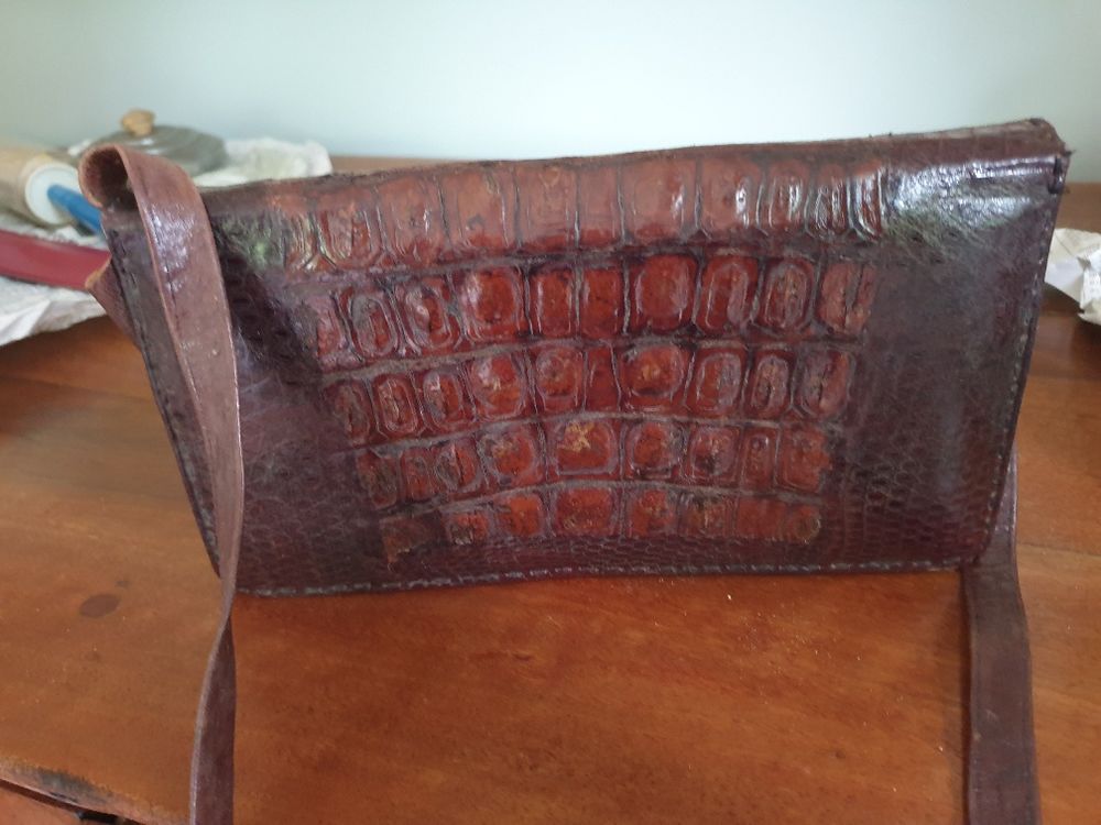 Sac marron en croco, vintage, de tr&egrave;s bonne qualit&eacute; Maroquinerie