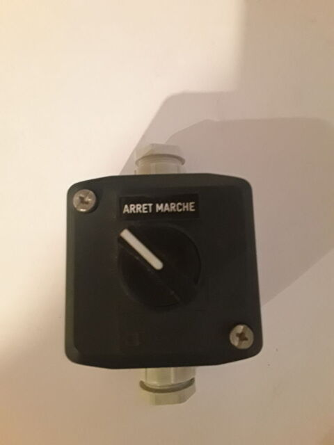 Boitier marche/arrt
12 Serres-Castet (64)