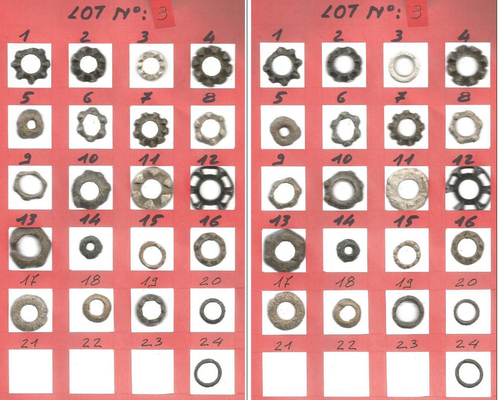 Lot de 70 rouelles ou fusa&iuml;oles et 54 anneaux de bronze 