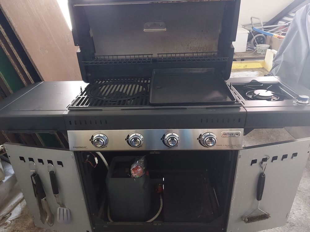 Barbecue gaz plancha grill 4 feux Electroménager