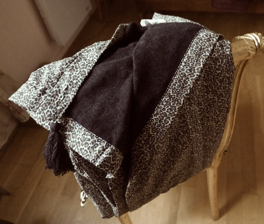 Fouta reversible (1 c&ocirc;t&eacute; panth&egrave;re/1c&ocirc;t&eacute; noir) Vêtements