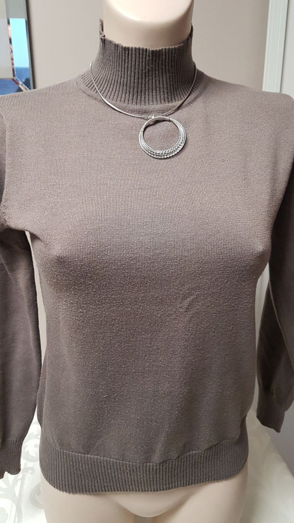 Jolie pull &agrave; col Vêtements