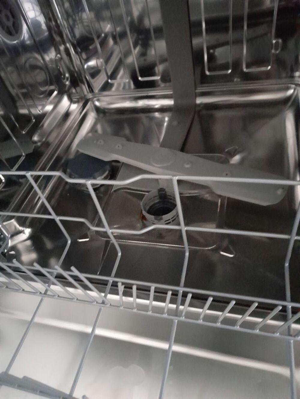 Lave vaisselle 
Larg 60cm de chez boulanger Electroménager