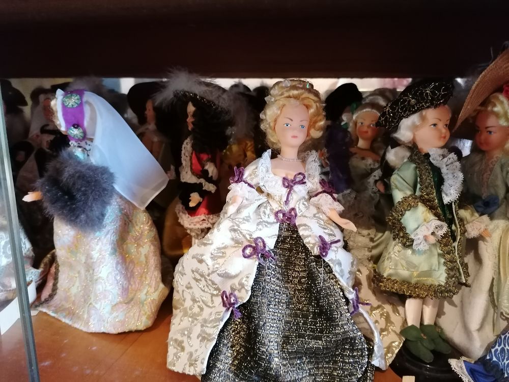 Poup&eacute;es collection histoire. Décoration