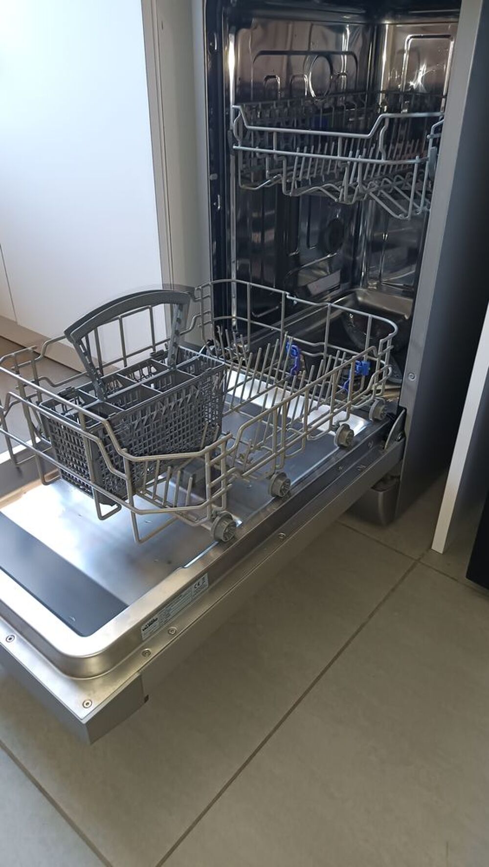 Lave-vaisselle Valberg 45 cm ? Tr&egrave;s bon &eacute;tat
Electroménager
