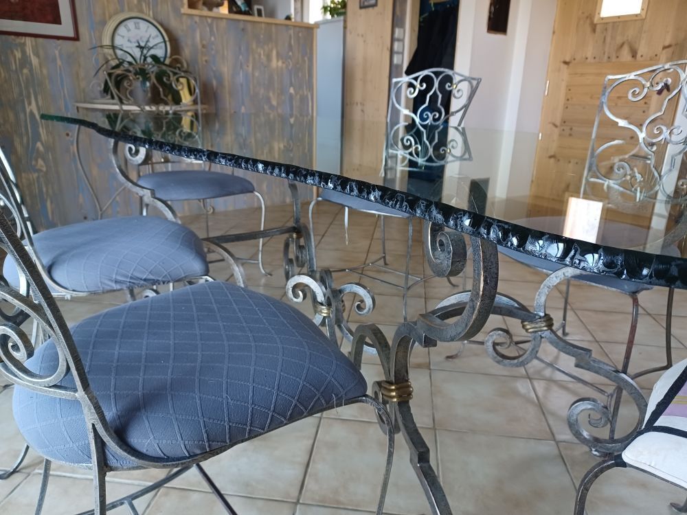 TABLE A MANGER Meubles
