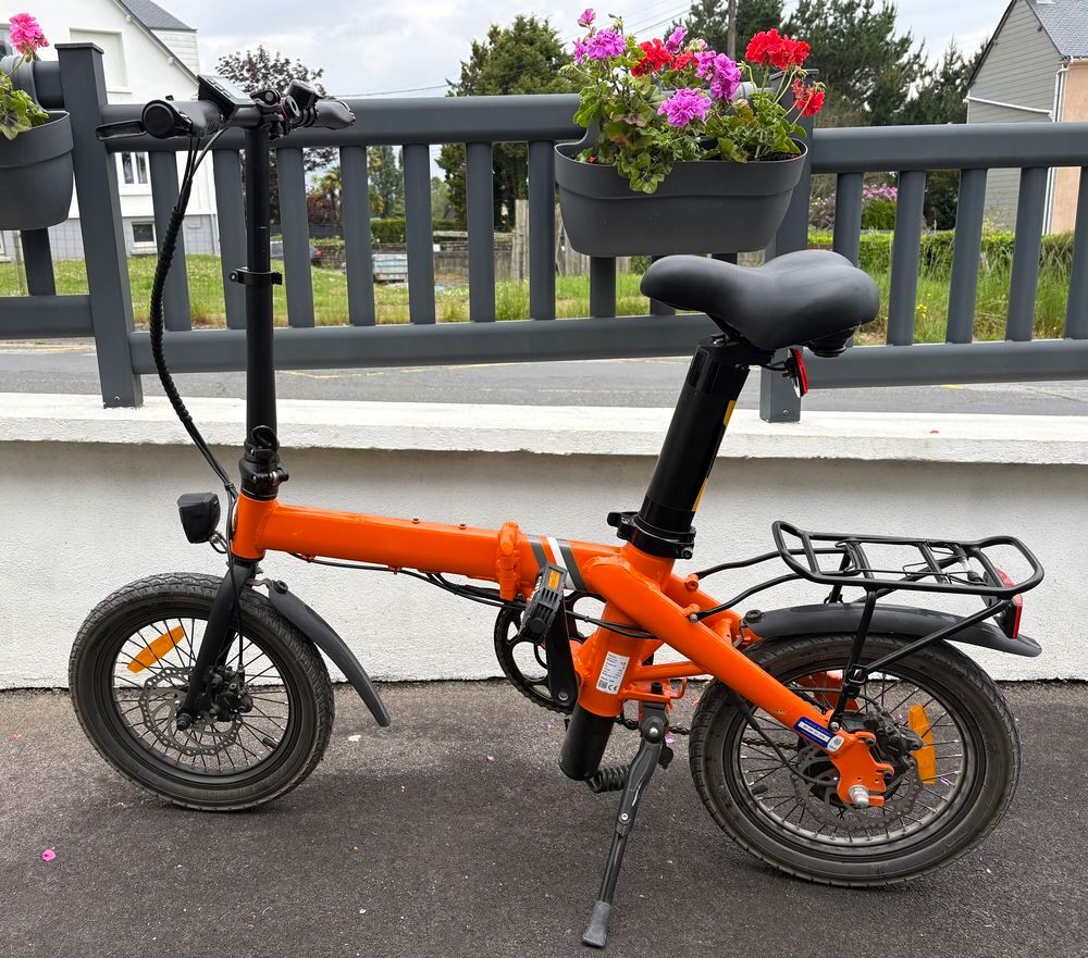Vends 2 V&eacute;los pliants &eacute;lectriques Vélos