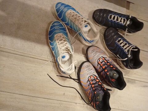 Lot de trois paires de baskets a lacets, en tissu et matière Jœuf (54)