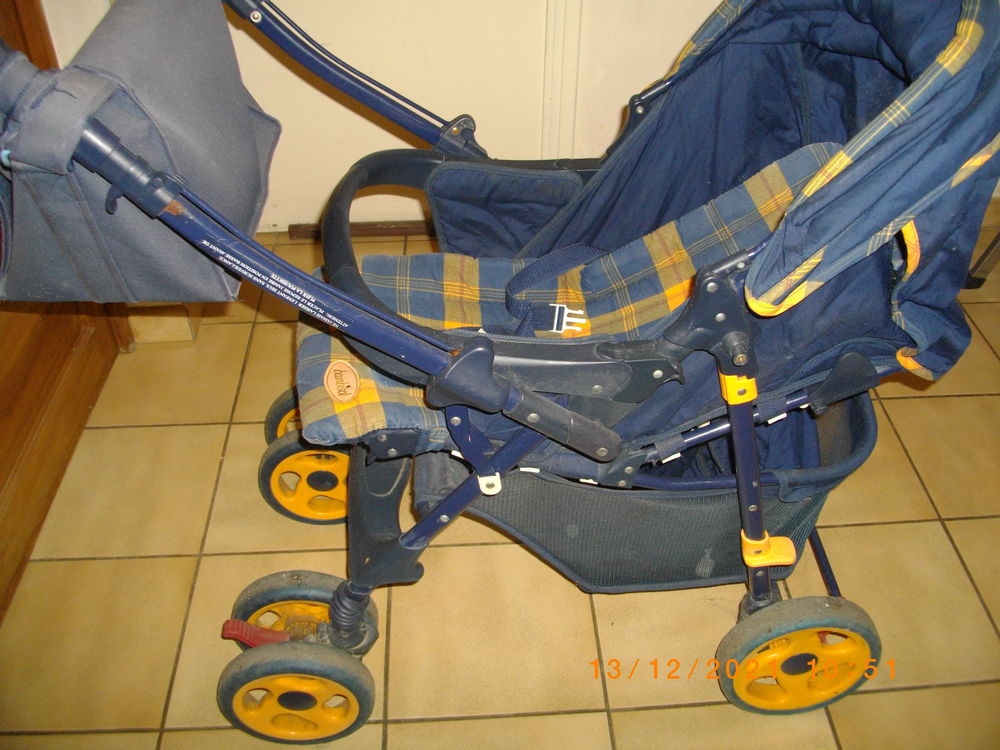 POUSSETTE BLEUE MARINE - MARQUE : BAMBISOL Puériculture