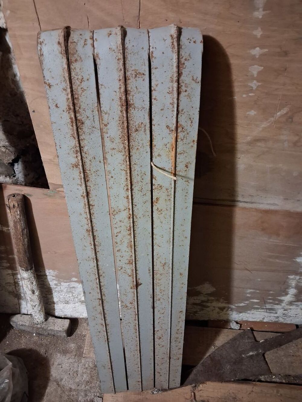 Radiateurs fonte tout &eacute;quip&eacute;s Bricolage